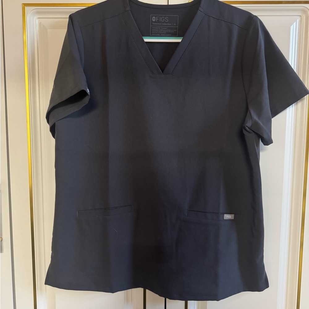 Figs Women's Casma Three Pocket Scrub Top